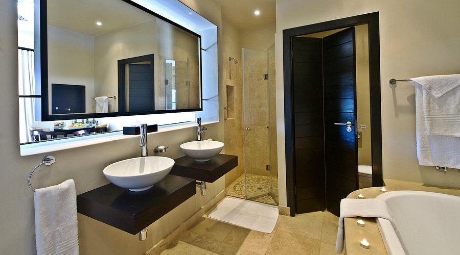 The Lodge on Lake Oconee — Bathroom