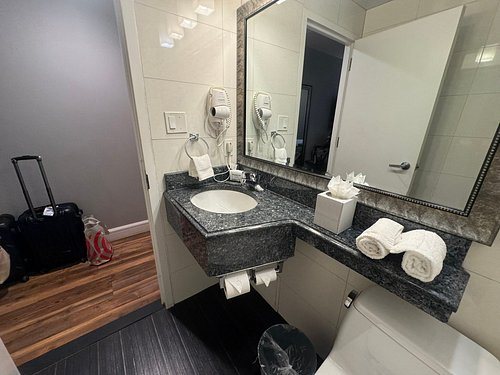 The Lodge Red Hook — Bathroom