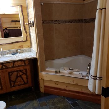 The Lodges at Cresthaven — Bathroom