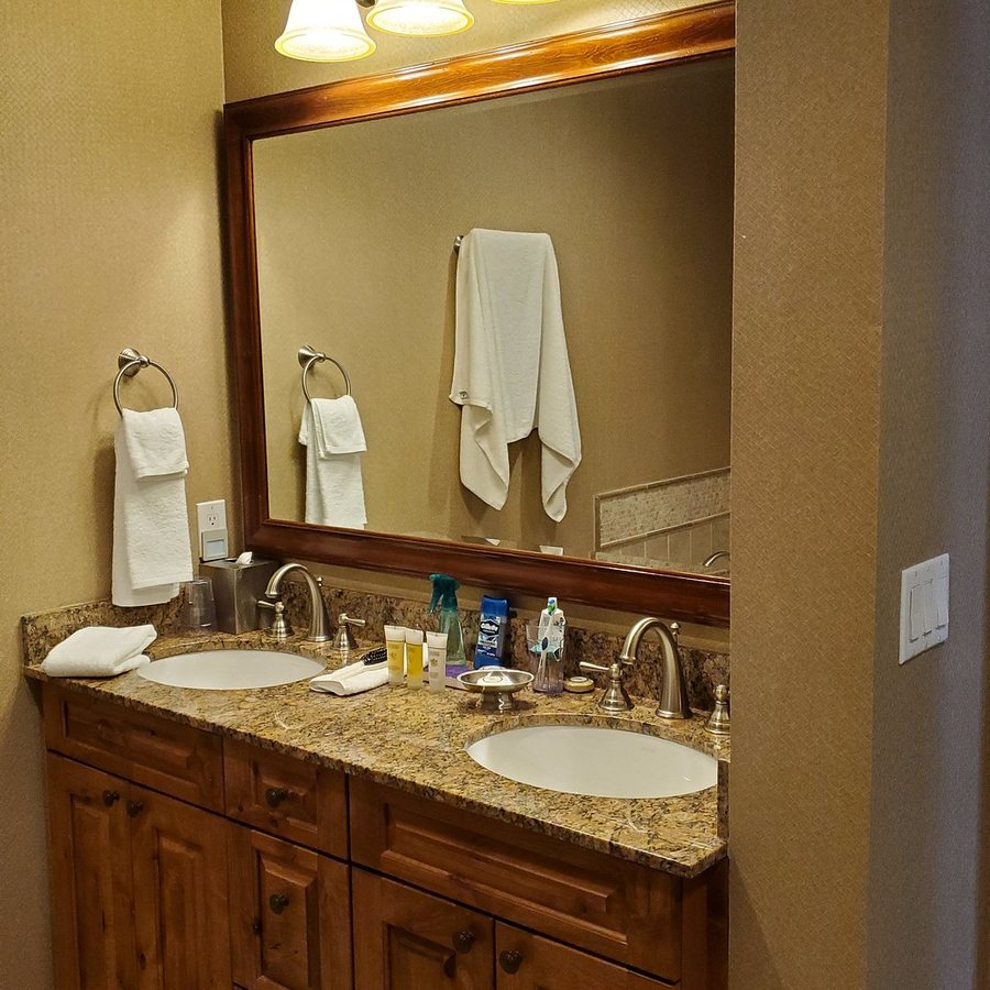 The Lodges Of Oak Creek Oak Creek Colorado — Bathroom