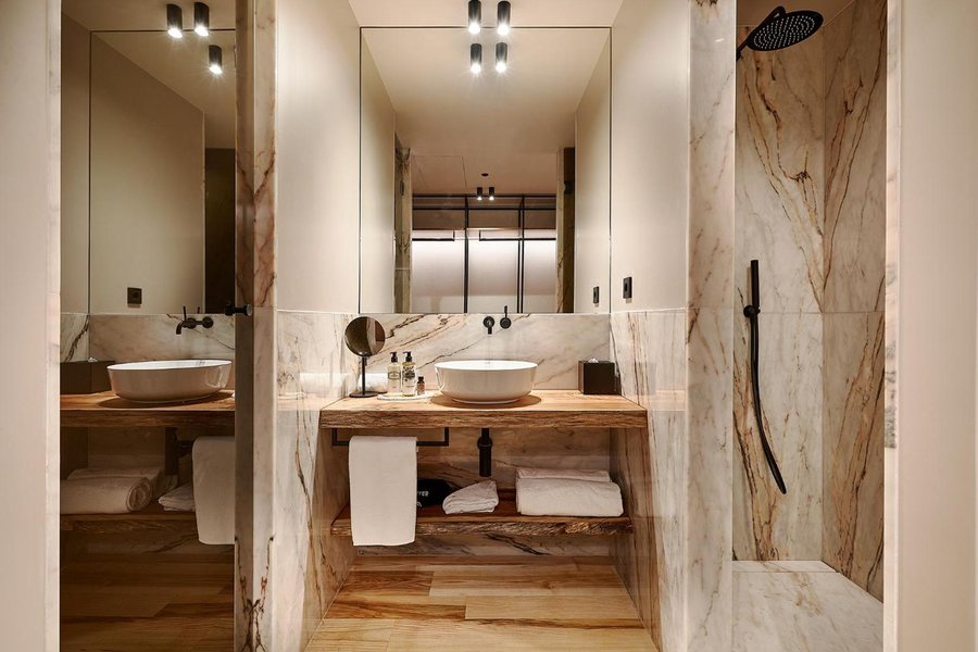 The Log Porto Hotel by Piamonte Hotels — Bathroom