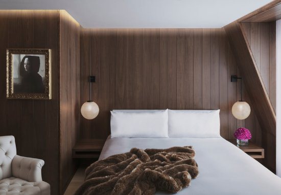 The London EDITION — Guest room