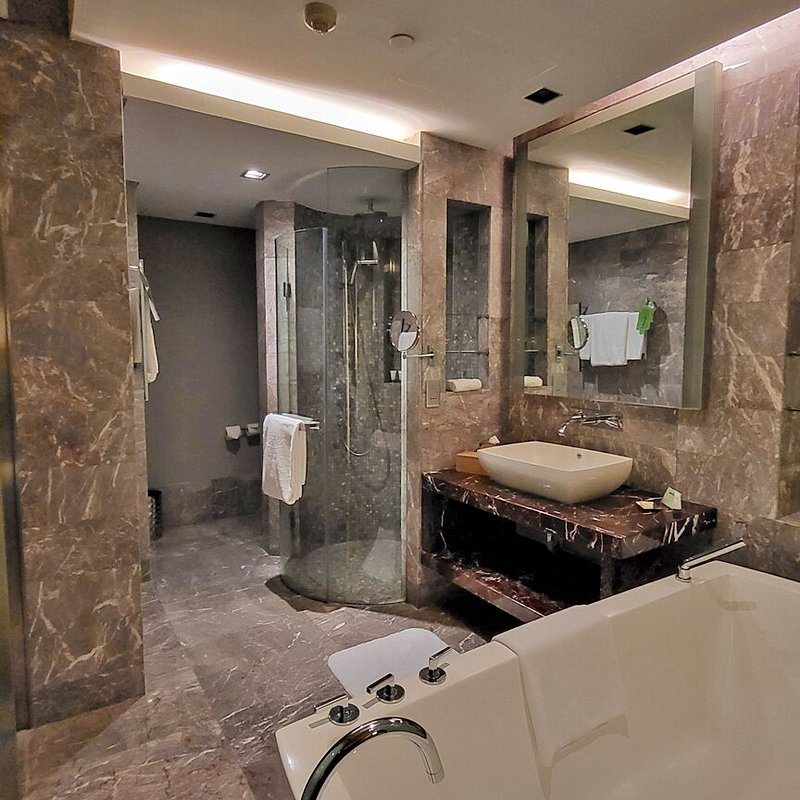 The Longemont Shanghai — Bathroom