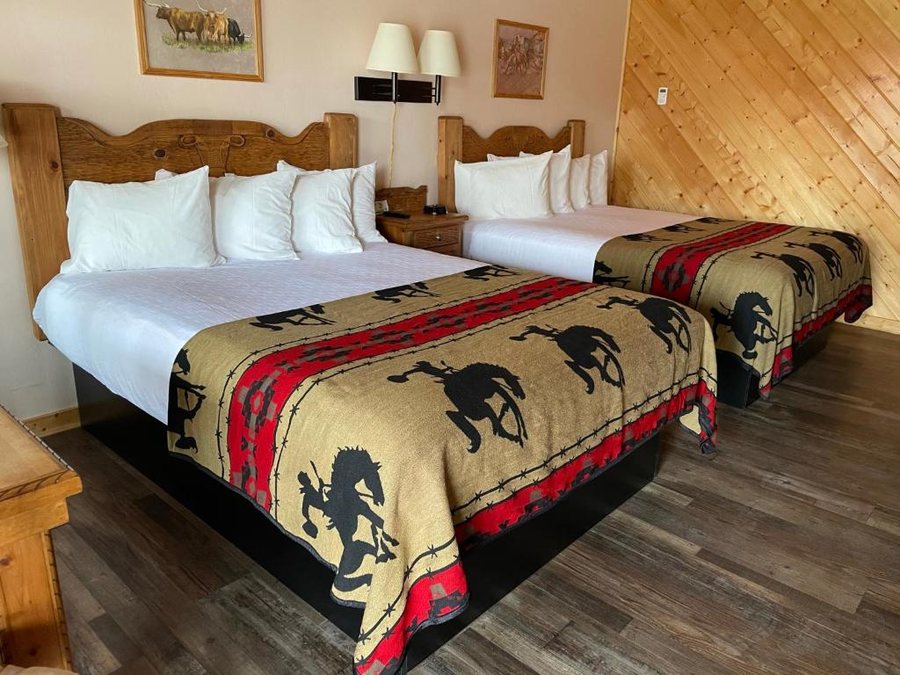 The Longhorn Ranch Lodge RV Resort — Guest room