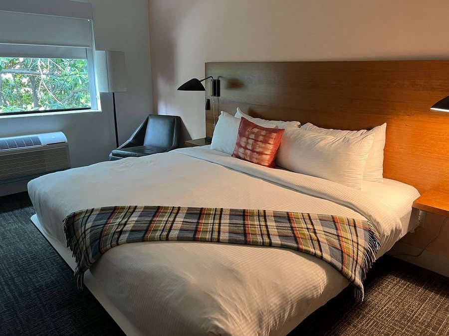 The Longleaf Hotel — Guest room