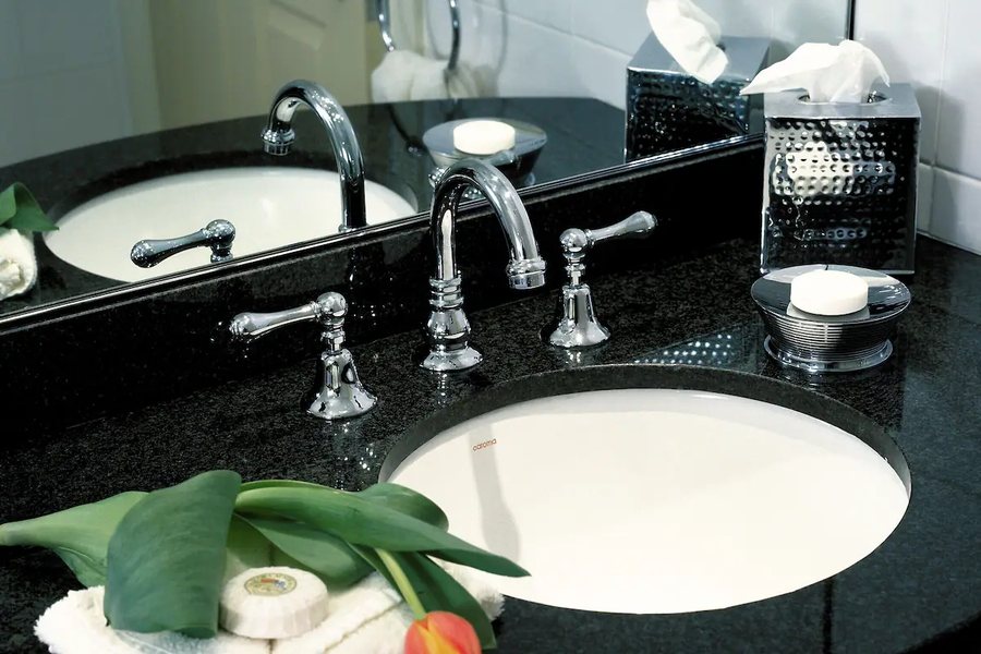 The Lord Nelson Brewery Hotel — Bathroom