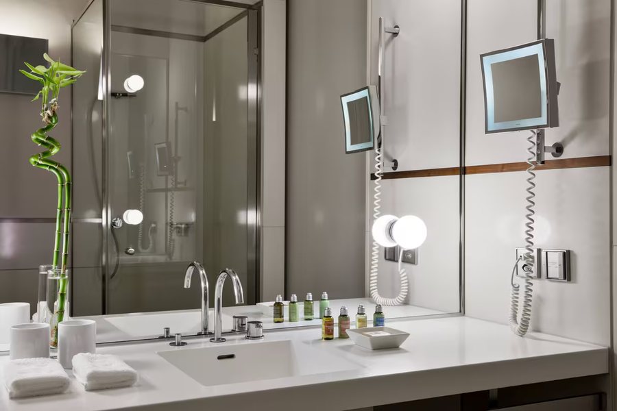The Lucerne Hotel — Bathroom