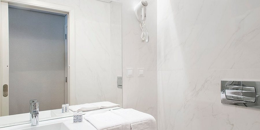 The Lumiares — Bathroom