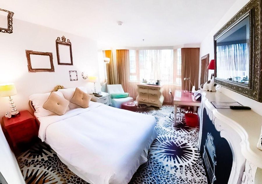 The Luxe Manor — Guest room