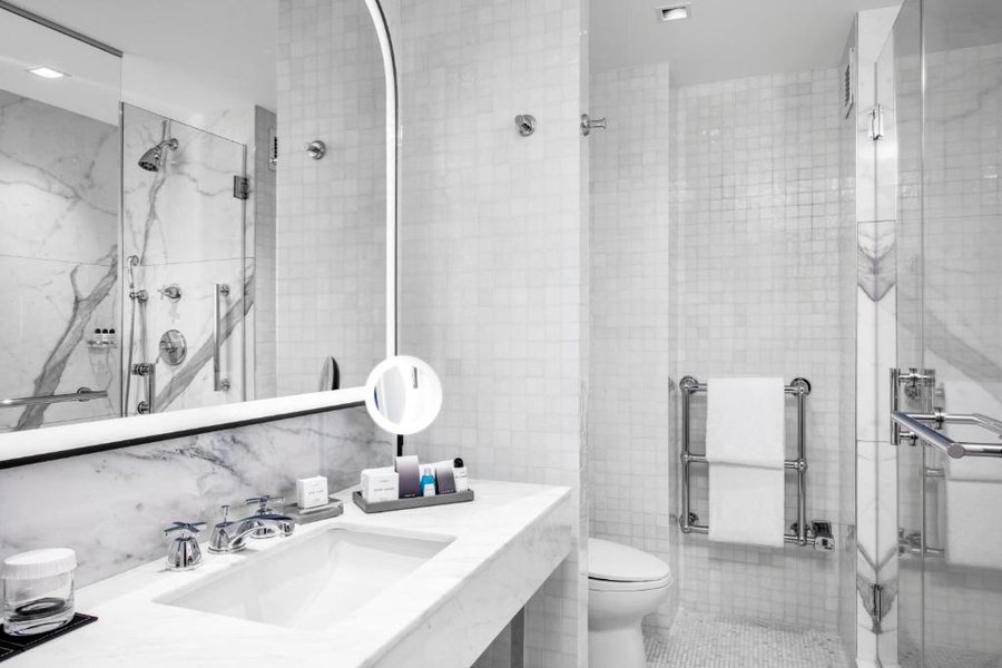 The Luxury Collection Hotel Manhattan Midtown — Bathroom