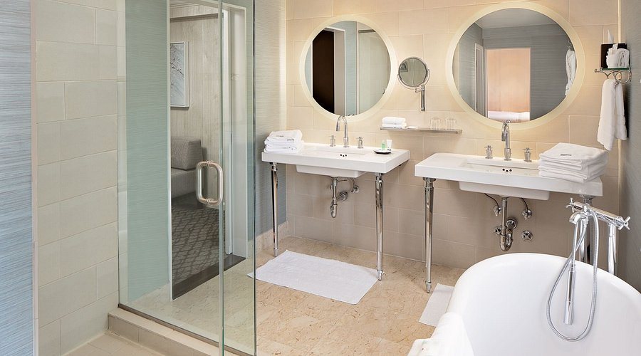 The Madison Hotel — Bathroom