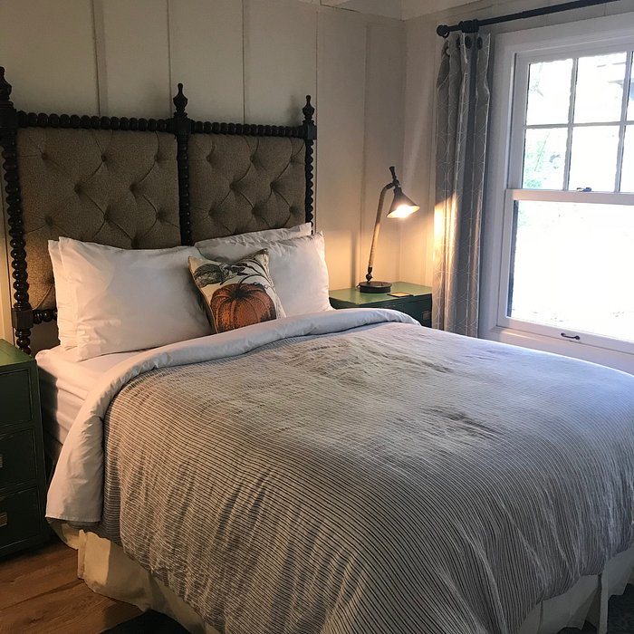 The Madrones — Guest room