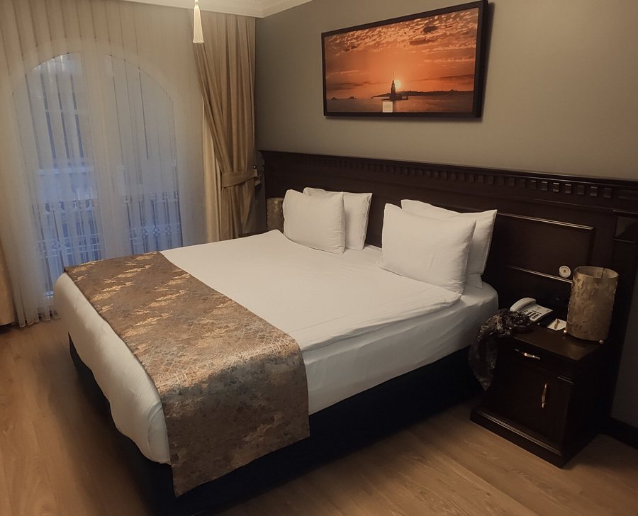 The Magnaura Palace Hotel — Guest room