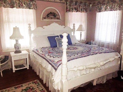 The Magnolia Inn Bed Breakfast — Guest room