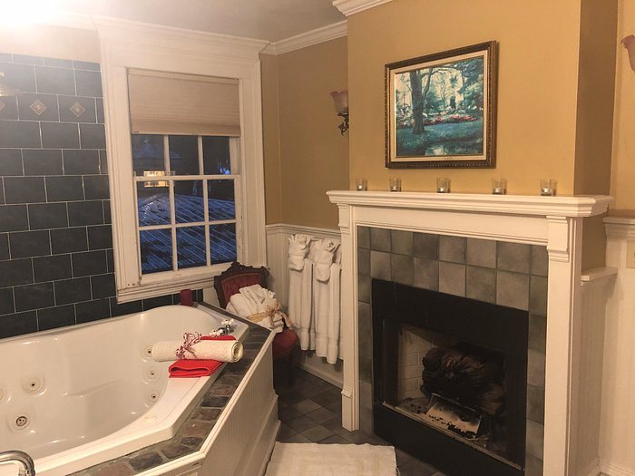 The Magnolia Plantation Bed And Breakfast Inn — Bathroom
