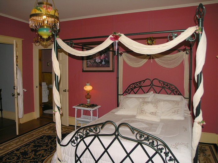 The Magnolia Plantation Bed And Breakfast Inn — Guest room