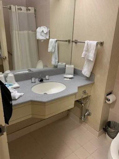 The Manhattan at Times Square Hotel New York City New York — Bathroom