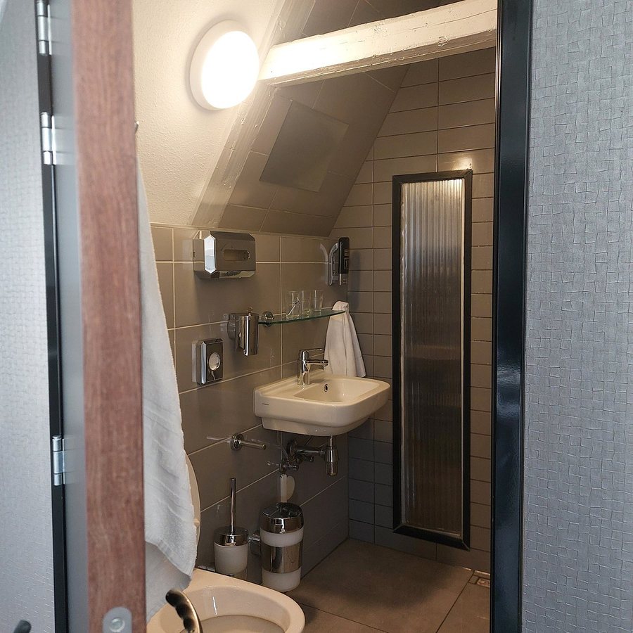 The Manor Amsterdam — Bathroom