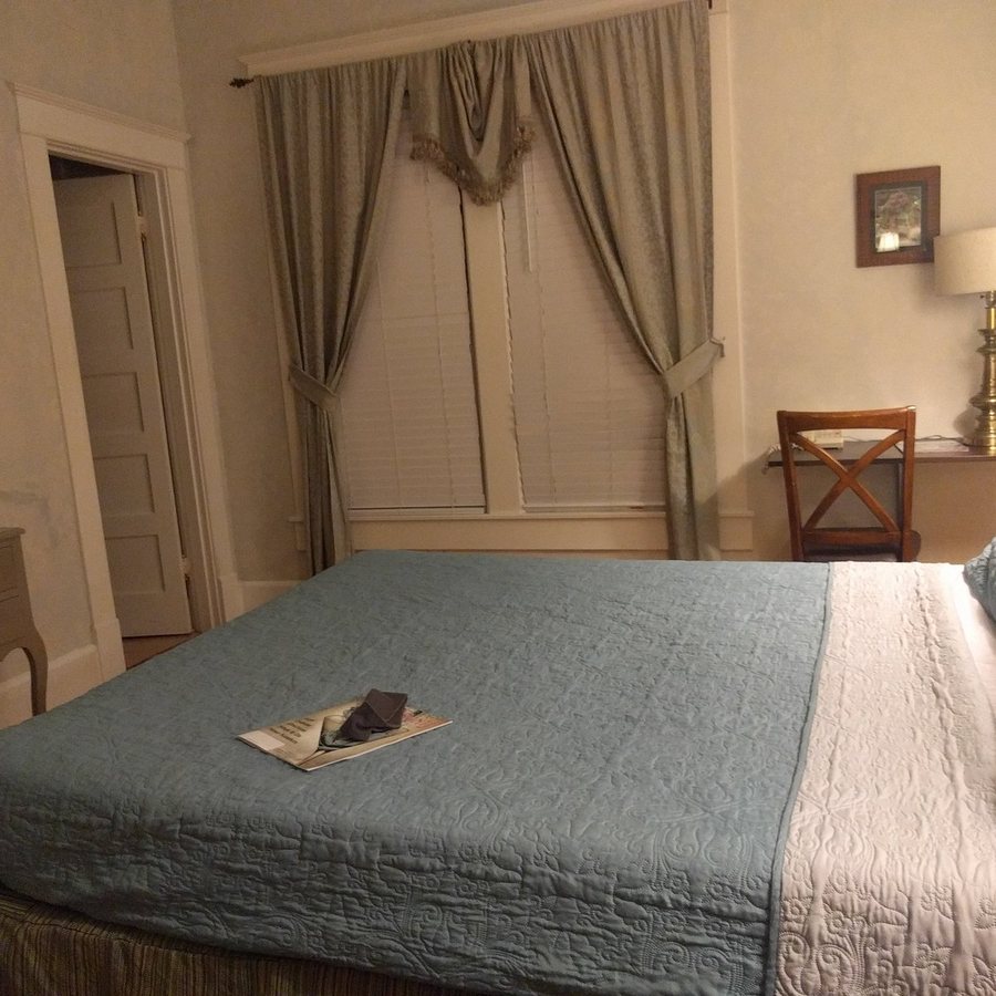 The Mansion House Inn — Guest room