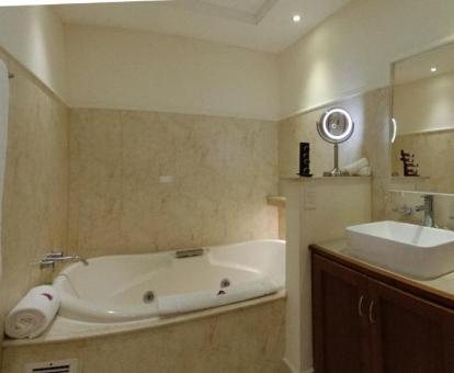 The Marine Waterfront Hotel — Bathroom