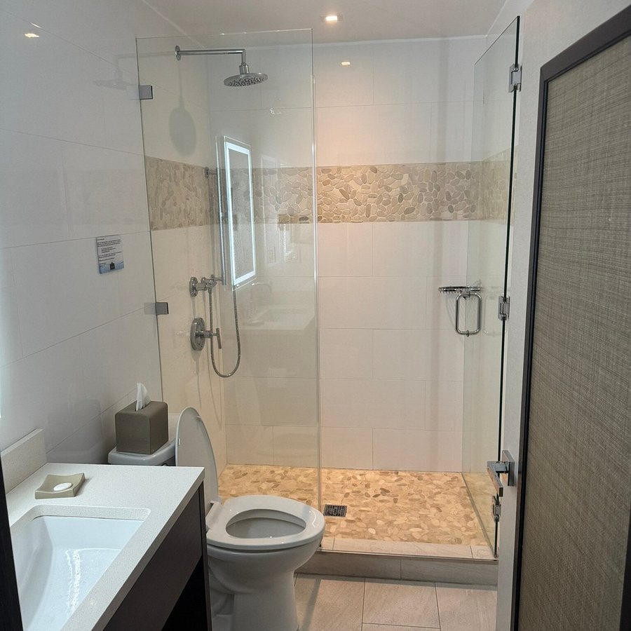 The Marlin Hotel Miami Beach Florida — Bathroom