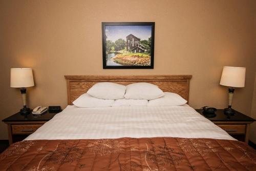 The Marv Herzog Hotel — Guest room