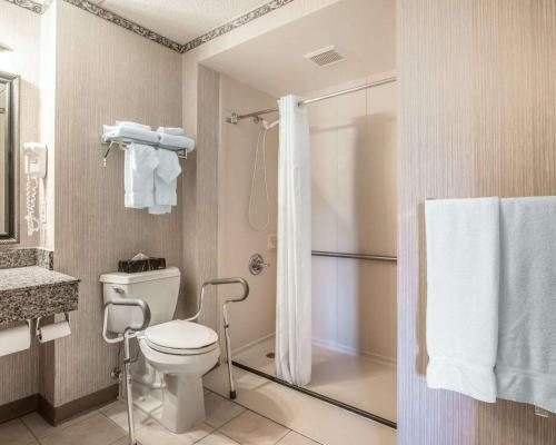 The Marx Hotel Downtown University Area — Bathroom
