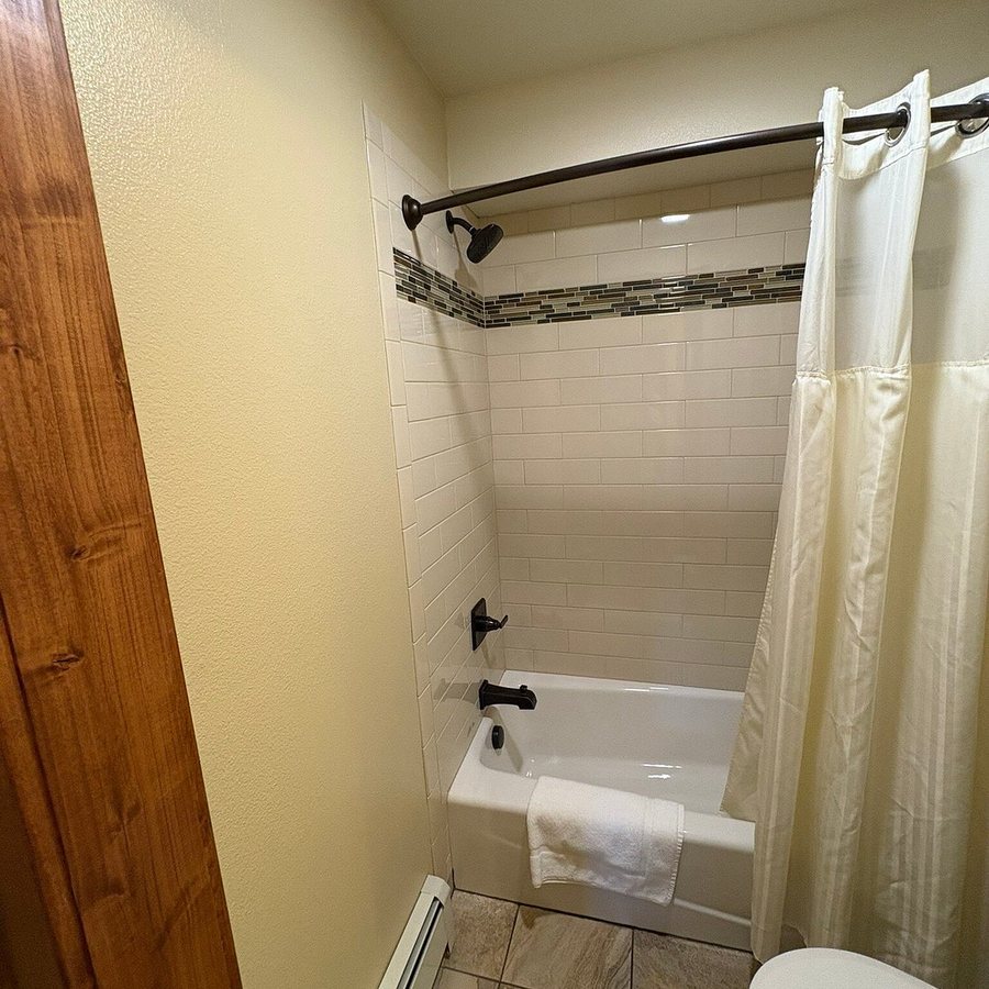 The Maxwell Inn — Bathroom