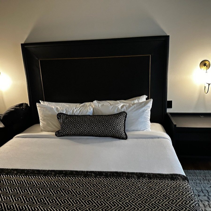 The Mayfair Hotel New Orleans — Guest room