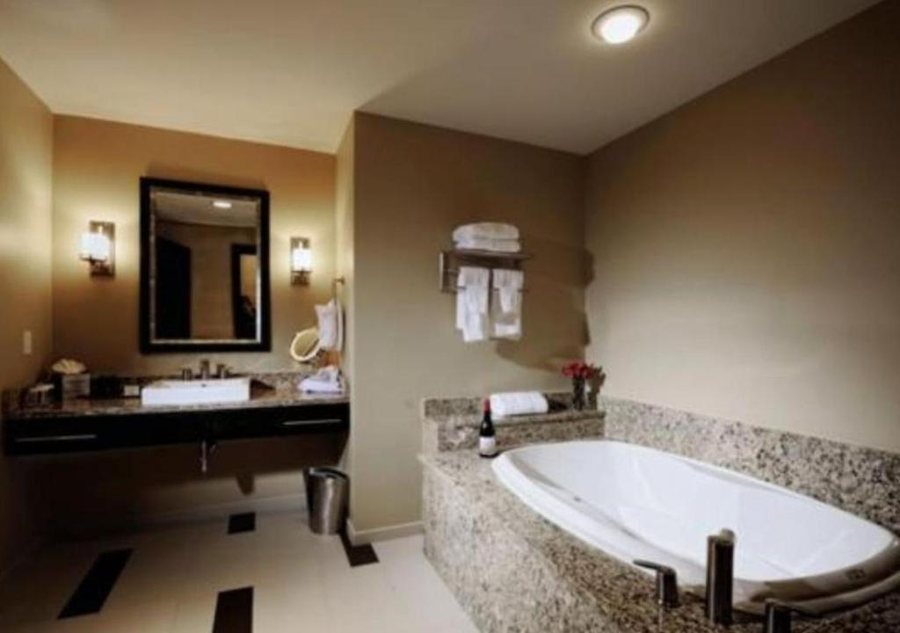 The Mayo Hotel — Bathroom