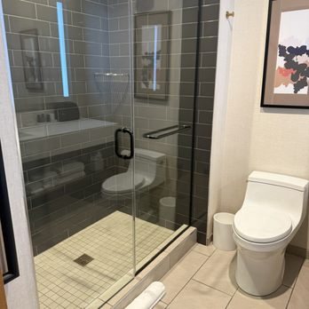 The MC Autograph Collection Montclair Montclair New Jersey — Bathroom