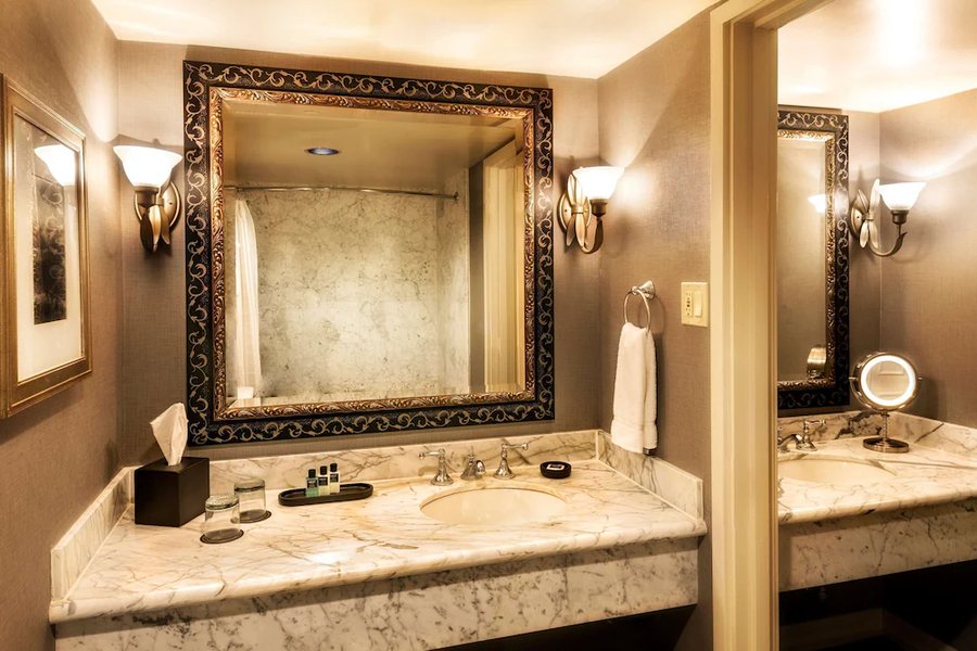 The McCormick Scottsdale Scottsdale Arizona — Bathroom