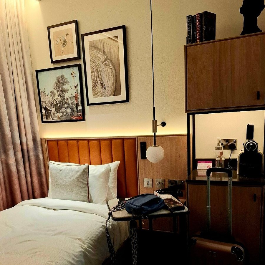 The Memoir Club — Guest room
