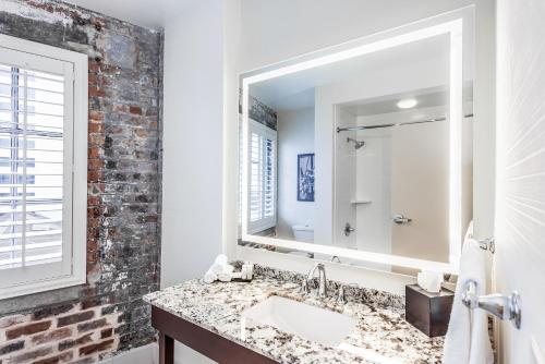 The Mercantile Hotel — Bathroom