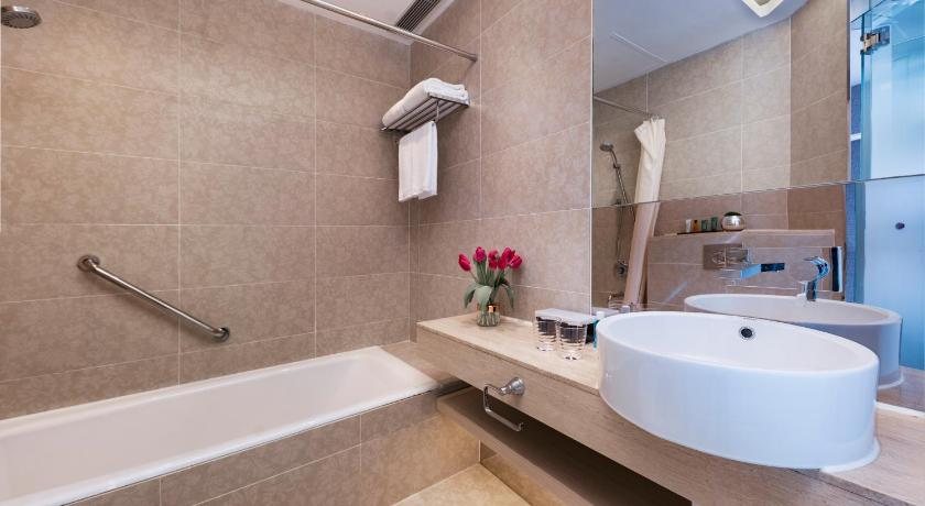 The Mercer — Bathroom