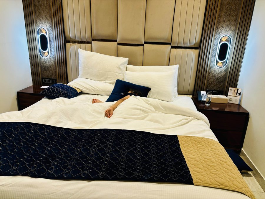 The Meriton — Guest room