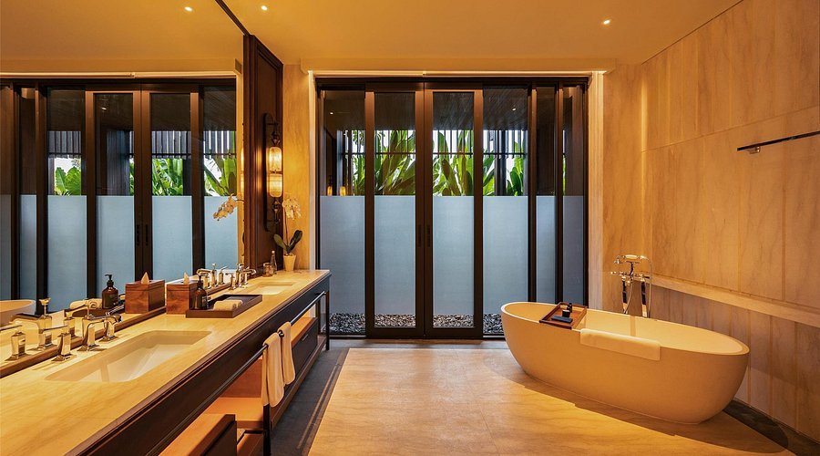 The Meru Sanur — Bathroom