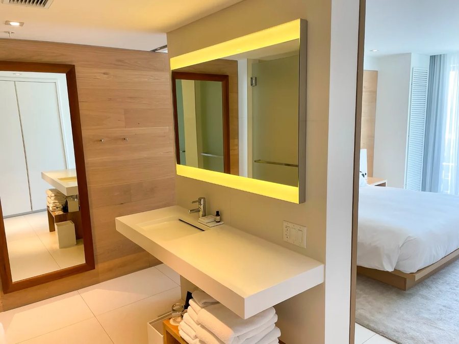 The Miami Beach EDITION Miami Beach Florida — Bathroom