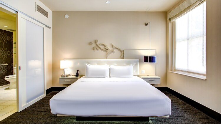 THE MIDLAND HOTEL Chicago A Tribute Portfolio Hotel — Guest room