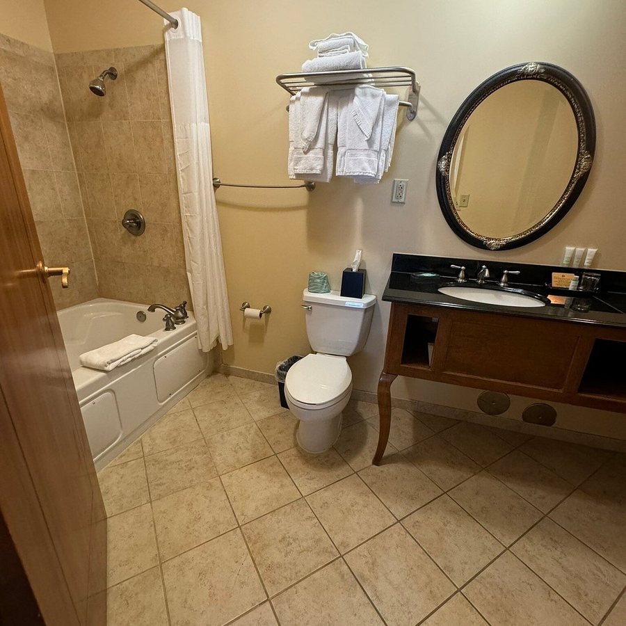 The Mimslyn Inn — Bathroom