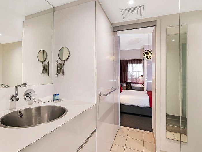 The Miro Apartments — Bathroom