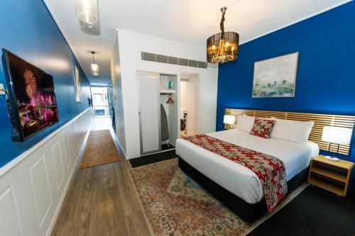 The Miro Apartments — Guest room