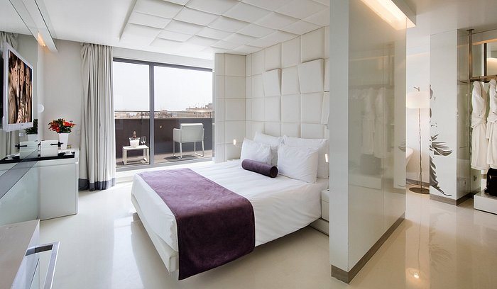 The Mirror Barcelona Barcelona Catalonia — Guest room