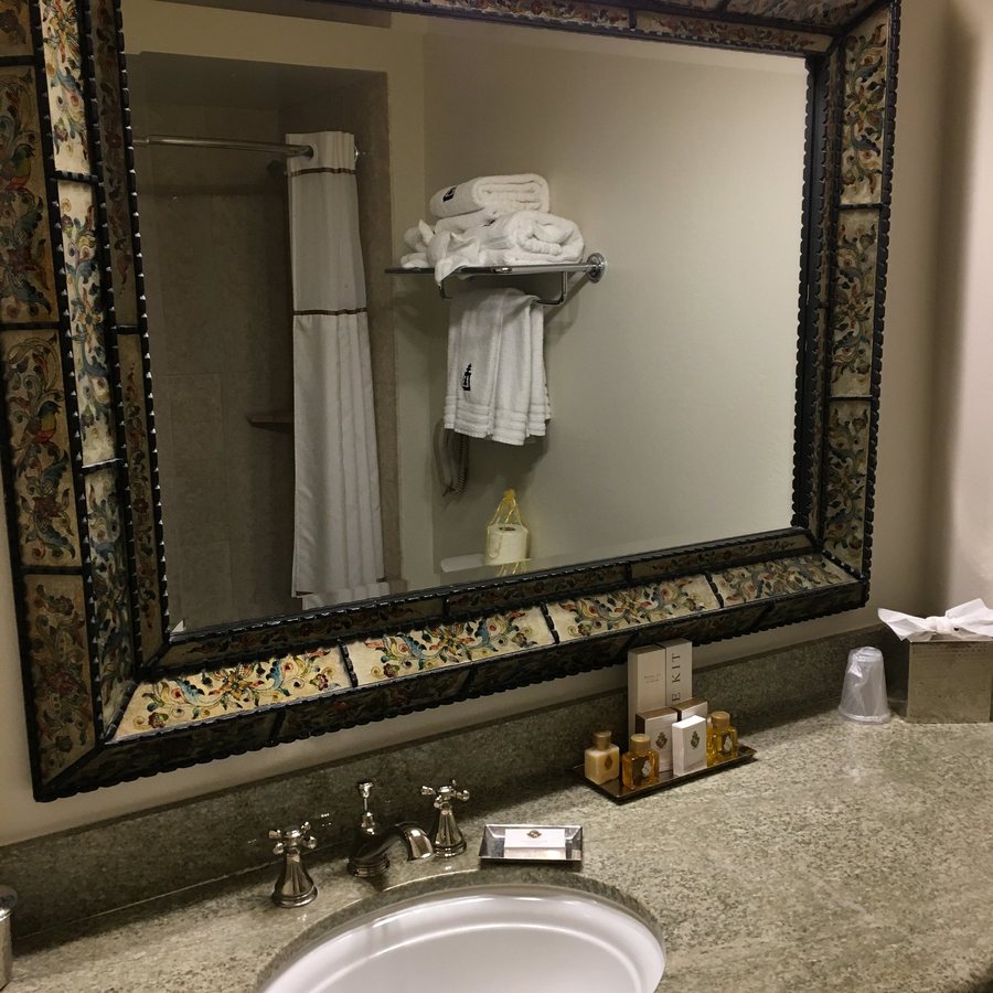 The Mission Inn Hotel Spa — Bathroom