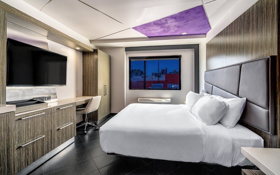 The Moment Hotel Los Angeles California — Guest room