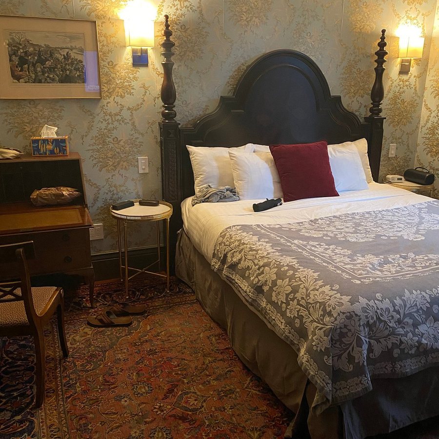 The Monte Cristo — Guest room