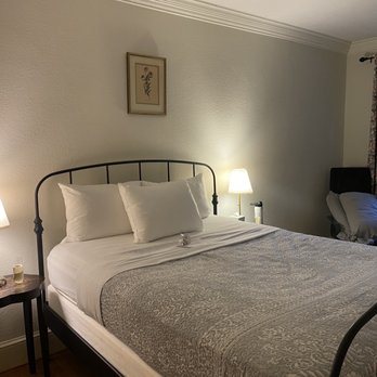 The Monte Vista Hotel — Guest room