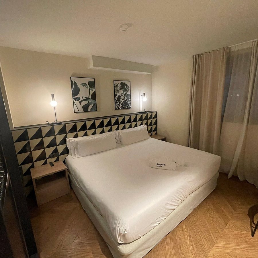 The Moods Oasis Barcelona Catalonia — Guest room
