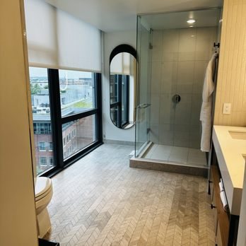 The Morrow Washington Dc Curio Collection By Hilton — Bathroom