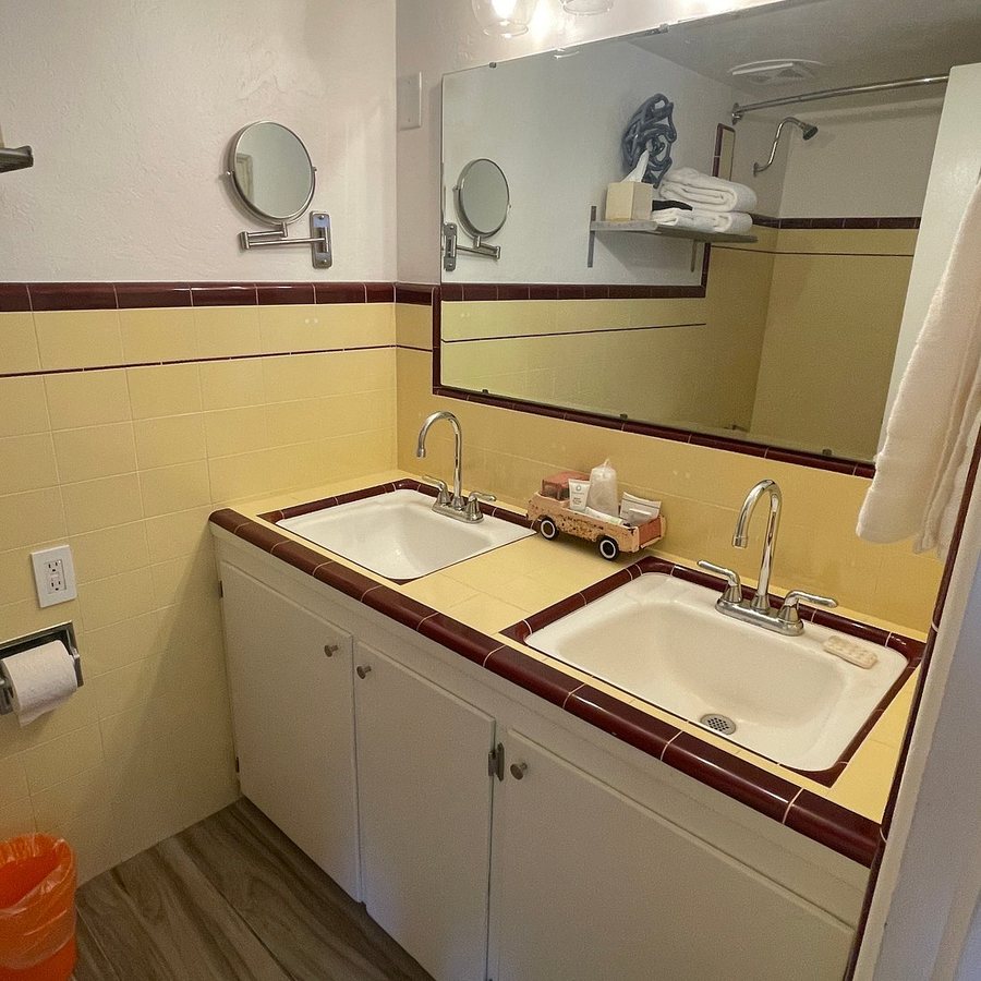 The Motor Lodge — Bathroom